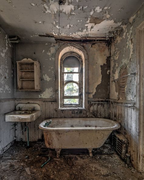 Take a journey through the hallways of abandoned homes in this vintage buildings photography of abandoned places. Nature, Interior, Backgrounds, Gotha, Design, Home, Fad, Poses, Abandoned