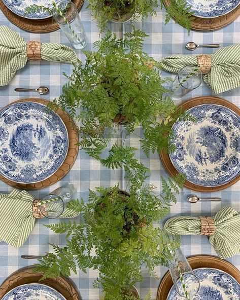 Decoration, Parties, Green Table, Blue Table Settings, Spring Decor, Table Setting Decor, Beautiful Table Settings, Blue White Decor, Blue Green Kitchen
