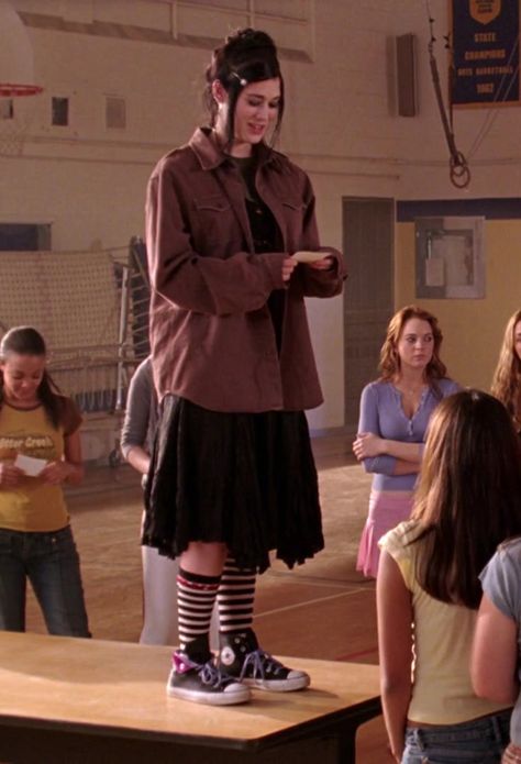 And, for edgier individuals, this Converse and stripy socks combination. 20 Outfits From "Mean Girls" That No One Would Ever Wear Now Converse Outfits, Grunge Outfits, Mean Girls, Grunge, Mean Girls Outfits, 2000s Fashion, Swaggy Outfits, Mean Girls Aesthetic, 80s