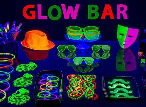 Trip the lights fantastic with epic black light party ideas for glow sticks, drinks, and more. Turn out the lights, flip on a black light and see what glows! Glow Party, Neon Party, Glow Birthday Party, Glow In Dark Party, Glow Birthday, Disco Party, Neon Birthday Party, Party Themes, Sleepover Party