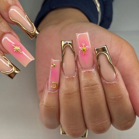 🫶🏼 #acrylicnails #tamperedsquarenails #nailart #airbrushnails #chromenails #3dgelnails #birthdaynails #charmnails #nailedit #nails… | Instagram Gold Nails, Nail Ideas, Nail Designs, Trendy Nails, Nail, Nail Inspo, Celebrity Nails Trends, Dope Nails, Urban Nails