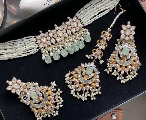 Mehndi, Bijoux, Kundan Jewellery Set, Indian Jewelry Sets, Indian Jewellery Design Earrings, Bangles Jewelry Designs, Indian Jewelery, Indian Bridal Jewelry Sets, Jewelry Design Earrings