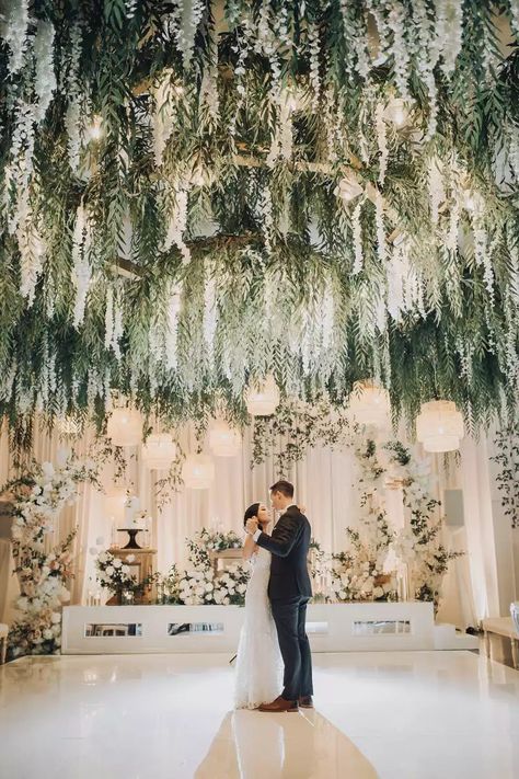 Create an indoor garden on the ceiling for a whimsical touch to your big day. Photo: ROY ISWANTO PHOTOGRAPHY Indoor Wedding, Wedding Photography, Wedding Receptions, Wedding Decorations, Floral Wedding, Wedding Planning, Wedding Venues, Wedding Ceiling, Garden Wedding