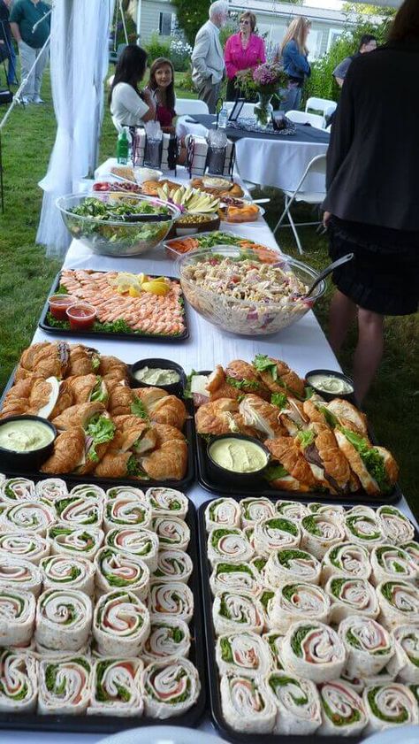 21 Best Graduation Party Food Ideas On A Budget (That Are Easy To Make) Brunch, Party Buffet, Buffet Food, Party Food Buffet, Buffet, Catering Food, Diner, Graduation Food, Catering