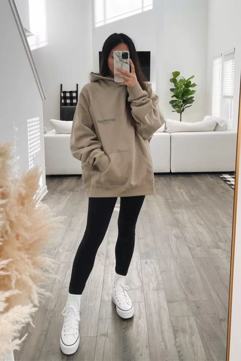 Casual Minimalist Winter Outfits, Leggings And A Hoodie Outfit, Leggings And Hoodie Outfit Winter, White Converse Winter Outfit, Sweatshirt With Leggings Outfit, Champion Hoodie Outfit, Hoodies And Leggings Outfit, Tan Sweatshirt Outfit, Leggings And Hoodie