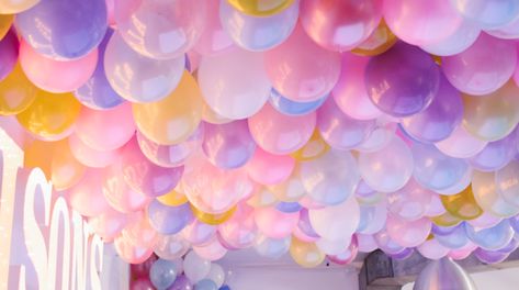 No Helium Required for this Epic Balloon Ceiling | Make: Lisa Frank, Natal, Party Ceiling Decorations, Balloon Ceiling Decorations, Balloon Ceiling, Baloon Decorations, Ballon Decorations, Balloon Decorations, Balloon Garland