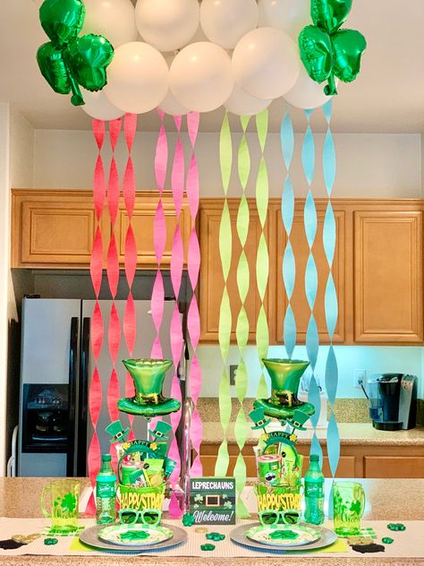 I thought this was the cutest setup for my boys to wakeup too on St. patrick’s day 2022. Parties, Decoration, Ideas, Pre K, St Pattys Birthday Party, St Patrick's Day Decorations, March Birthday Party Ideas, St Pattys Party, St Patricks Theme