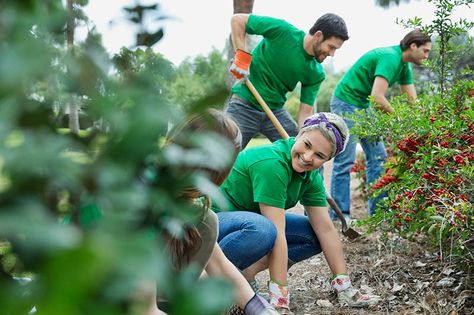 3 Ways to Give Back Throughout the Year Environmentalist, Battery, Community Involvement, Community, Swing State, Volunteer Management, Volunteer Opportunities, Pay It Forward, Mission Projects