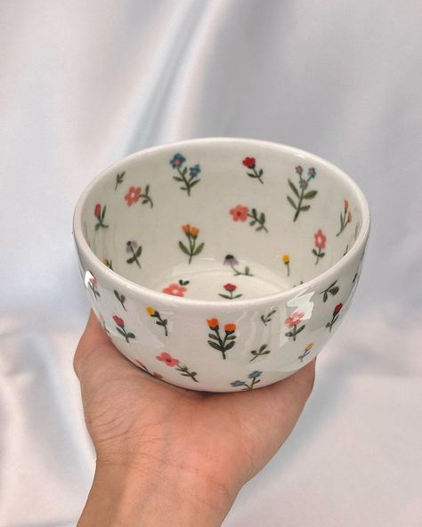 ✨Sylvie Pottery✨ on Instagram: “I love her🥹 English porcelain flower bowl available now on Etsy🌷✨ #flowerbowl #flowerpainting #ceramicflowers #handpaintedflowers…” Diy, Handmade Pottery, Hand Painted Pottery, Pottery Bowls, Hand Painted Bowls, Pottery Crafts, Pottery Designs, Ceramics Ideas Pottery, Ceramics Bowls Designs
