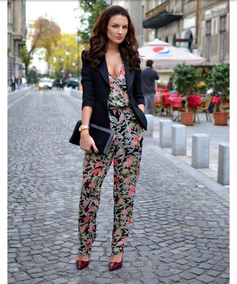 Jumper and blazer Summer Outfits, Outfits, Spring Fashion, Spring Summer Fashion, Stylish Summer Outfits, Floral Jumpsuit Outfit, Fashion Outfits, Outfit, Fashion Trends