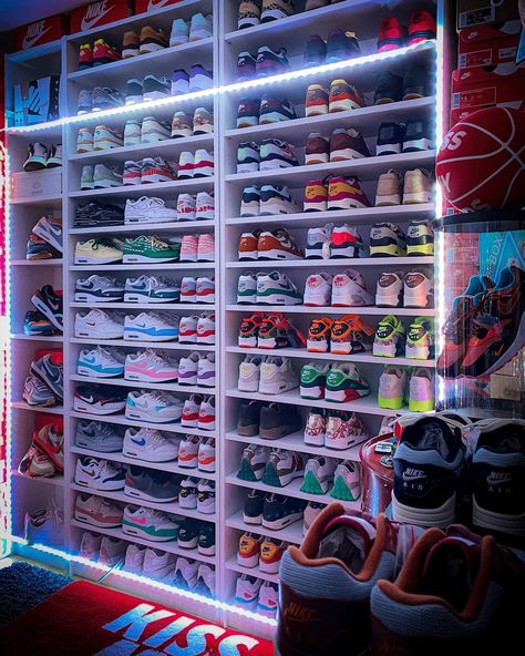Drake, Interior, Basketball, Trainers, Ideas, Outfits, Sneaker, Sneaker Head, Nike Shoes Jordans