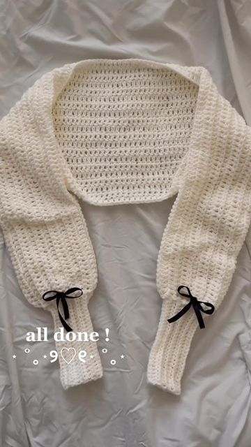 Crochet Clothes Simple, Crochet Bolero Outfit, Crochet Mitts, Crochet Tops Aesthetic, Crochet Top Aesthetic, Crochet Pants, Crochet Fits, Cute Crochet Tops, Crochet Skirts