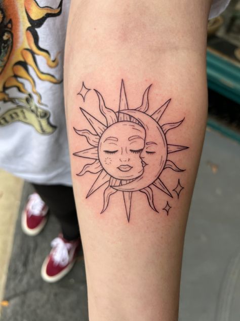 Tattoos, Tattoo, Hand Tattoos, Sun And Moon Tattos, Sun Tattoos, Sun Moon Tattoos, Sun Tattoo Designs, Sun Tattoo, Hippie Sun Tattoo