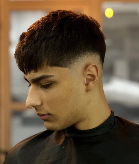 Skin Fade Fringe Hairstyle Cortes De Cabello Corto, Haircuts For Men, Mens Hairstyles With Beard, Mens Fringe Haircut, Side Fringe Haircuts, Haircuts Straight Hair, Best Fade Haircuts, Side Haircut, Hair Cut