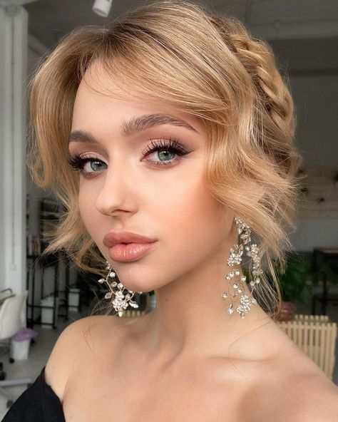 Wedding Makeup Looks To Be Exceptional ★ wedding makeup looks natural with long lashes lenabogucharskaya Bridal Hair, Short Hair Styles, Haar, Peinados, Capelli, Coiffure Facile, Beleza, Fringe Hairstyles, Hairstyles With Bangs