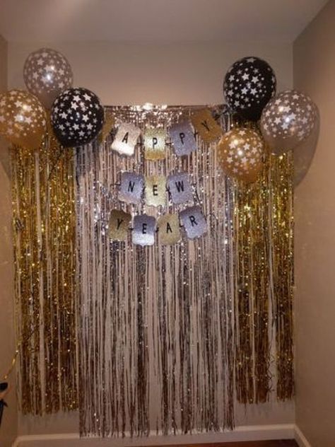 100 Exciting New Year's Eve Party Ideas to Start off the New Decade with a Bang - Hike n Dip Birthday Room Decorations, Birthday Decorations At Home, Birthday Decorations, Birthday Party Decorations, Simple Birthday Decorations, Party Decorations, Birthday Balloon Decorations, New Years Eve Decorations, New Years Decorations