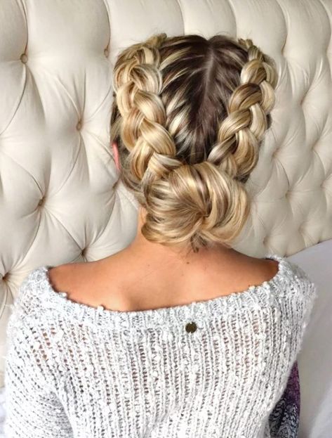 The next time you feel like jazzing up your hair, you should try one of the gorgeous braided updos we were lucky enough to find! Braided Hairstyles, Plaits, Hairstyle, Coiffure Facile, Braids, Curly Hair Styles, Cool Hairstyles, Hair Dos, Cool Braids