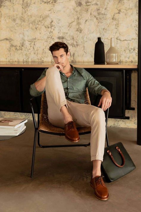 Looking for a stylish khaki pants outfit men can wear? Get streetwear outfit ideas with khaki pants and brown shoes for casual summer days, work, and classy or formal events (wedding guest). Master the khaki pants aesthetic in a modern way! Outfits, Suits, Casual, Mens Khaki Pants Outfit Wedding, Mens Casual Dress Outfits, Men's Formal Style, Mens Casual Outfits Summer, Mens Casual Outfits, Mens Formal Outfits