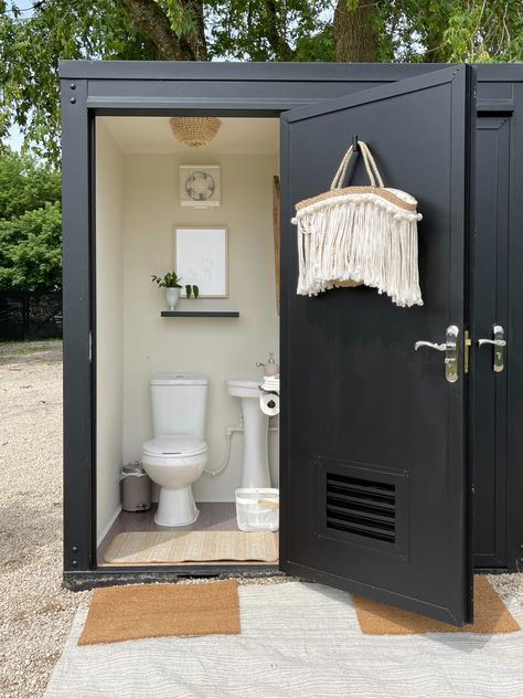 How to build an outhouse. A really pretty one. | DESIGN THE LIFE YOU WANT TO LIVE | www.lynneknowlton.com Ideas, Design, Small Deck Decorating Ideas, Small Deck, How To Build An Outhouse, Deck Decorating, Building An Outhouse, Outhouse, Patio Decorating Ideas On A Budget