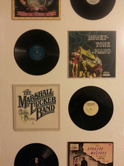 Made this today :] cheap thrift store vinyl records at 50 cents a piece and tacks. Fun way to decorate a wall on the cheap!! could be great for a college dorm room Dorm Rooms, Room Makeover, Room Inspiration, Retro Home Decor, Dorm Room, Retro Room, Room Decor, Retro Bedrooms, Apartment Decor
