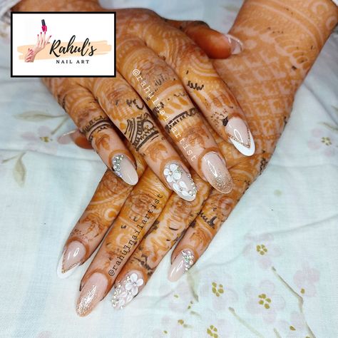 Nail Art Designs, Nail Designs, Gold Nails, Indian Nails, Beautiful Nail Designs, Bridal Nail Art, Wedding Nail Art Design, Nail Art Wedding, Nail Art Hacks