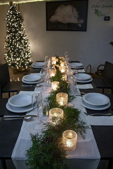 40+ Stunning Christmas Tablescape Settings and Decorating Ideas - HubPages Decoration, Décor, Christmas Dining Table, Table Decorations, Dinner Table Decor, Deco, Decoracion Navidad, Decor, Christmas Dining