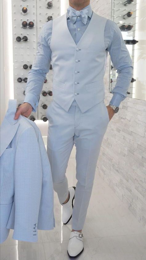 Blue Suit Wedding, Prom Suits, Blue Prom Suits For Guys, Moda, Blue And White Suit, Blue Tuxedo Wedding, Chambelanes Outfits, Hochzeit