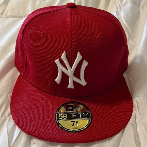 Red New York Yankees hat