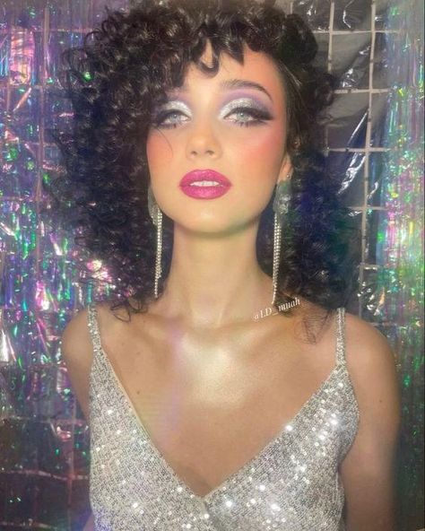 Top 10 Timeless 70s Glam Makeup Looks To Step Back In Time Disco Make Up 70s, Glam Rock Makeup, Disco Makeup 1970s Glitter, 70s Makeup And Hair, Glam Makeup, Retro Makeup, 70 Makeup 1970s, Disco Makeup 1970s, 70s Makeup Look