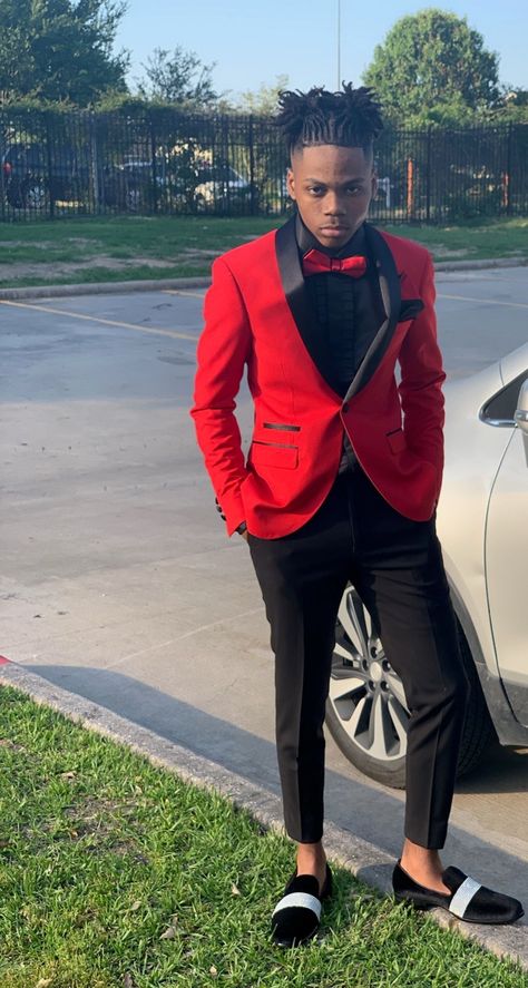 Black Suit Men, Boy Prom Outfit, Men Prom Outfit, Boys Homecoming Outfits, Black And Red Suit, Boys Prom Outfit Ideas, Guys Prom Outfit, Black And Red Tux, Black Suit Red Tie