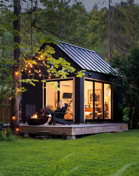 Tiny House Design, Backyard Guest Houses, Backyard Cabin, Garden Suite, Tiny House Cabin, Small House Design, Shed Guest House, Modern Tiny House, Cabins And Cottages