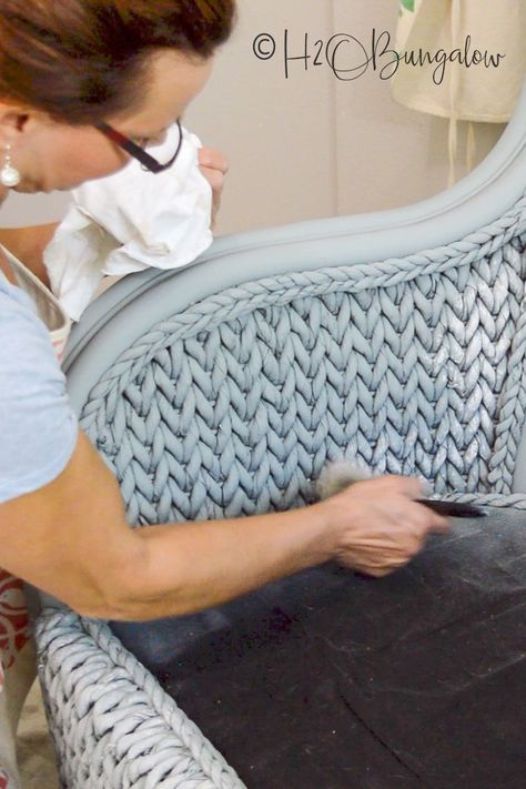 Upcycling, Painted Wicker Furniture, Painting Wicker Furniture, Wicker Furniture, Rattan Furniture, Painted Wicker, Wicker Headboard, Wicker Dresser, Wicker Patio Furniture
