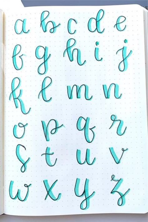 Whether you want to change up your header / title lettering or need a new bullet journal font, these awesome alphabet lettering ideas and spreads will give you the inspiration you need! #bujolettering #alphabet #fonts #bujofont #bulletjournal Journal Fonts, Bullet Journal Fonts Hand Lettering, Lettering Guide, Lettering Tutorial, Lettering Alphabet Fonts, Caligraphy Alphabet, Fonts Alphabet, Lettering Fonts, Lettering Practice