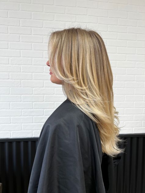 Airtouch Highlights, Layered Haircut and Blowout by @LillieMae.Hair 📍The Canvas Salon Long Hair Styles, Balayage, Haar, Capelli, Blond, Model, Haircut Medium, Peinados, Long Hair Cuts