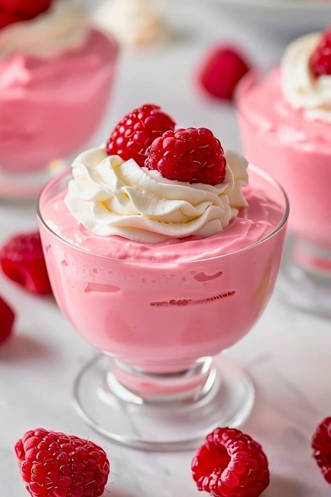 This traditional raspberry mousse recipe uses real raspberries for an intensely fruity flavor. It's pretty in pink, light, airy, and too good to miss. Raspberry Posset, Raspberry Cheesecake Mousse, Raspberry Mousse Recipe, Berry Cheesecake Recipes, Mini Dessert Cups, Raspberry Desserts, Berry Punch, Raspberry Mousse, Sweet Cups