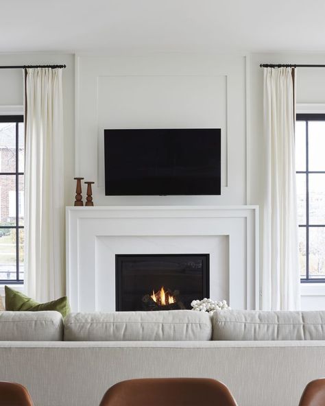 Home Décor, Living Room With Fireplace, Transitional Fireplace Design, Transitional Fireplace Ideas, Living Room Fireplace, New Living Room, Living Room Decor Fireplace, Family Room Fireplace, Modern Fireplace Mantle
