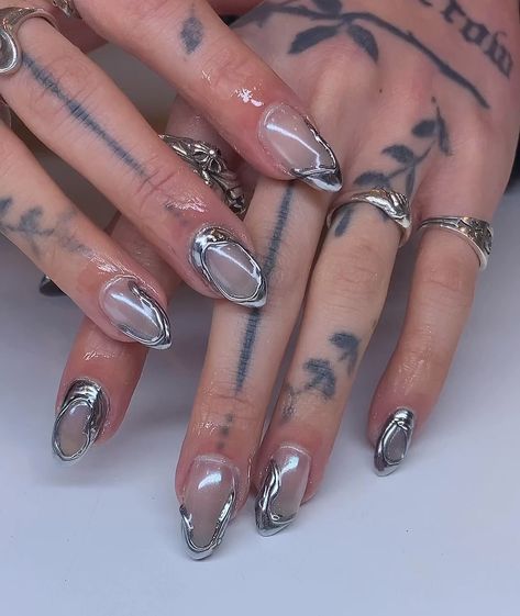 30 Cool Chrome Nails to Inspire You Gold Nails, Nail Swag, Black Chrome Nails, Chrome Nails Silver, Chrome Nails, Metallic Nails, Chrome Nail Art, Chrome Nails Designs, Metallic Nails Design