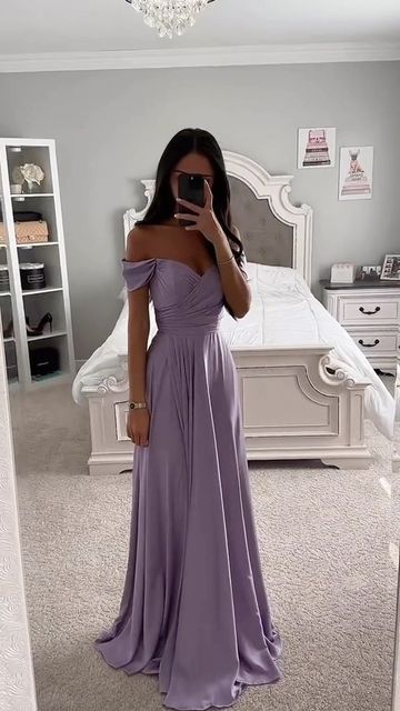 Outfits, Lavender Dress Formal, Elegant Dresses, Lavender Satin Prom Dress, Lilac Dress Formal, Purple Satin Dress, Lavender Satin Dress, Lilac Dress Bridesmaid, Purple Dresses Formal