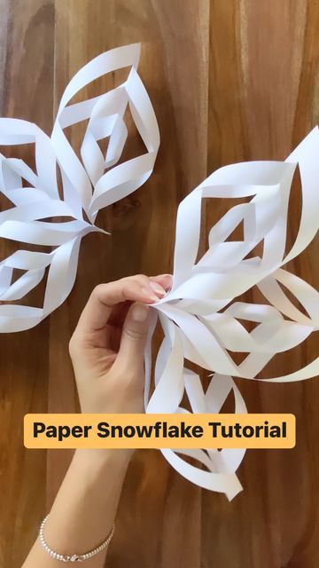 Snowflake Craft, Paper Snowflake Patterns, Paper Snowflakes Easy, Snowflake Diy Paper, Paper Snowflakes Diy, Making Paper Snowflakes, Winter Paper Crafts, Snowflakes Diy Kids, Paper Snowflakes