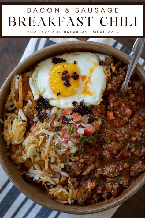Start your day off with a bang using this breakfast chili and eggs combo. Bacon and breakfast sausage are combined with classic chili ingredients to make a savory breakfast option you can have all week long. Healthy Recipes, Brunch, Paleo, Breakfast And Brunch, Bacon, Breakfast Sausage Recipes, Sausage Breakfast Sandwich, Meals With Bacon, Bacon Recipes Breakfast
