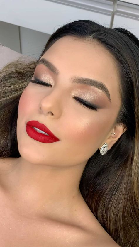 Create an account or log in to InstagramA simplefuncreative way to captureeditshare photosvideosmessages with friendsfamily. Mascara, Bridal Make Up, Prom Make Up, Maquiagem, Maquillaje Natural, Maquillaje De Noche, Maquillaje De Ojos, Bridal Makeup, Prom Eye Makeup