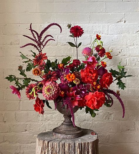 Floral, Inspiration, Instagram, Vintage, Ideas, Dahlia Bouquet, Dahlia Flower Arrangements, Red Flower Arrangements, Fall Flowers