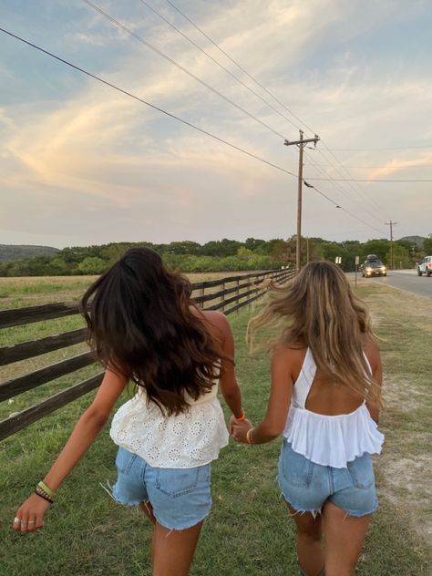 Country, Country Girls, Concerts, Country Best Friends, Country Concerts, Country Lifestyle, Country Summer, Texas Summer Outfits, Country Girl Life