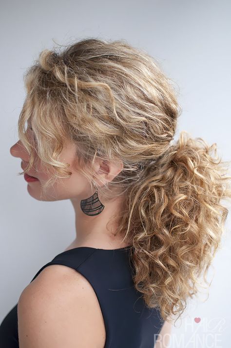 Tired of outdated curly updos? We've got 15 modern wedding hairstyles right here that honor your natural curls. No heat needed. Ponytail Hairstyles, Curly Ponytail, Curly Hair Ponytail, Ponytail Tutorial, Hair Ponytail, Curly Hair Styles Naturally, Hair Romance Curly, Curly Hairstyle, Simple Ponytails
