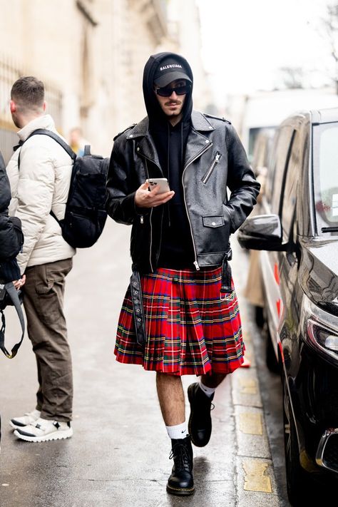 Men's Fashion, Mens Fashion Week, Mens Street Style Urban, Mens Street Style, London Street Style Men, Mens Fashion, Mens Outfits, Leather Jacket Street Style, Street Style Outfit