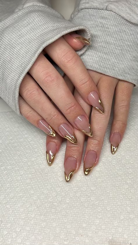 Chrome gold nails Gold Nail, Gold Crome Nails, Gold Chrome Nails, Gold Tips, Metallic Gold Nails, Chrome Nails, Gold Tip Nails, Gold French Tip, Gold Chrome