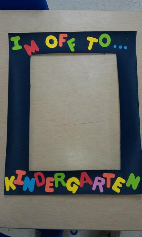 I made this for my Pre-K students to hold up for a picture and I'm going to give them to the parents as an end of the year keepsake! I used a poster board- cut out the frame, painted the frame and used foam letters for the words. cute for any grade level... just change the grade (obviously!) Pre K, Pre K Graduation, Preschool Graduation, Prekindergarten Graduation, Kindergarten Graduation, Preschool Graduation Party, Kids Graduation, Graduation Crafts, End Of School Year
