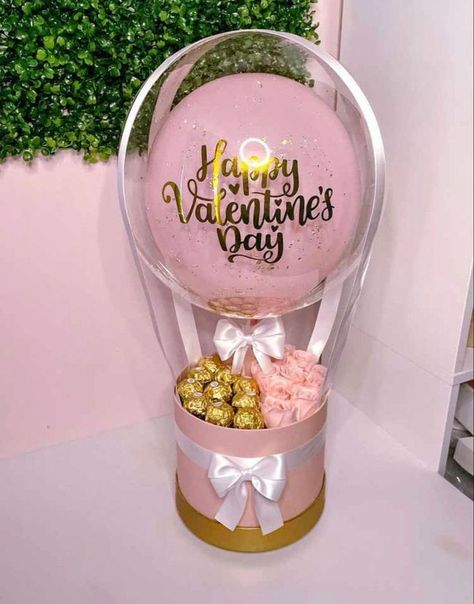 Valentine's Day, Valentines Balloons Bouquet, Valentines Balloons, Valentine Gift Baskets, Mothers Day Balloons, Candy Bouquet Diy, Valentines Gift Box, Gift Bouquet, Diy Valentines Gifts