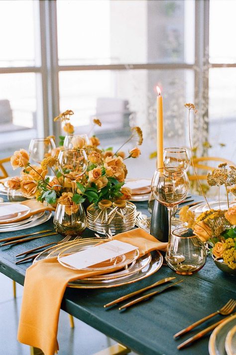 Beautiful Table Settings, Wedding Tablescapes, Gold Table Setting, Wedding Table Settings, Table Setting Inspiration, Wedding Table, Table Decorations, Event Decor, Modern Table Setting
