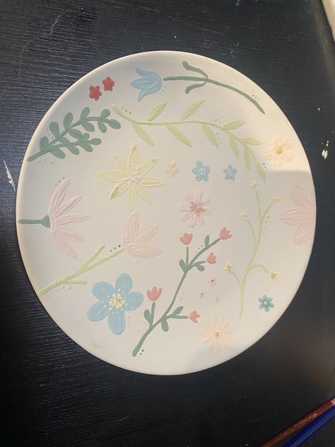 Diy, Design, Crafts, Painting Pottery Plates, Hand Painted Pottery, Painted Pottery, Hand Painted Bowls, Painted Ceramic Plates, Ceramic Plate Painting Ideas Easy